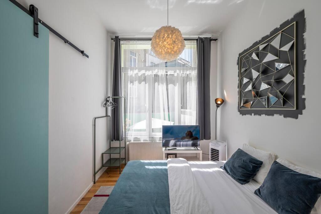 Superb 3 Bedroom & 3 Bathroom Duplex In Centre Bruxelles